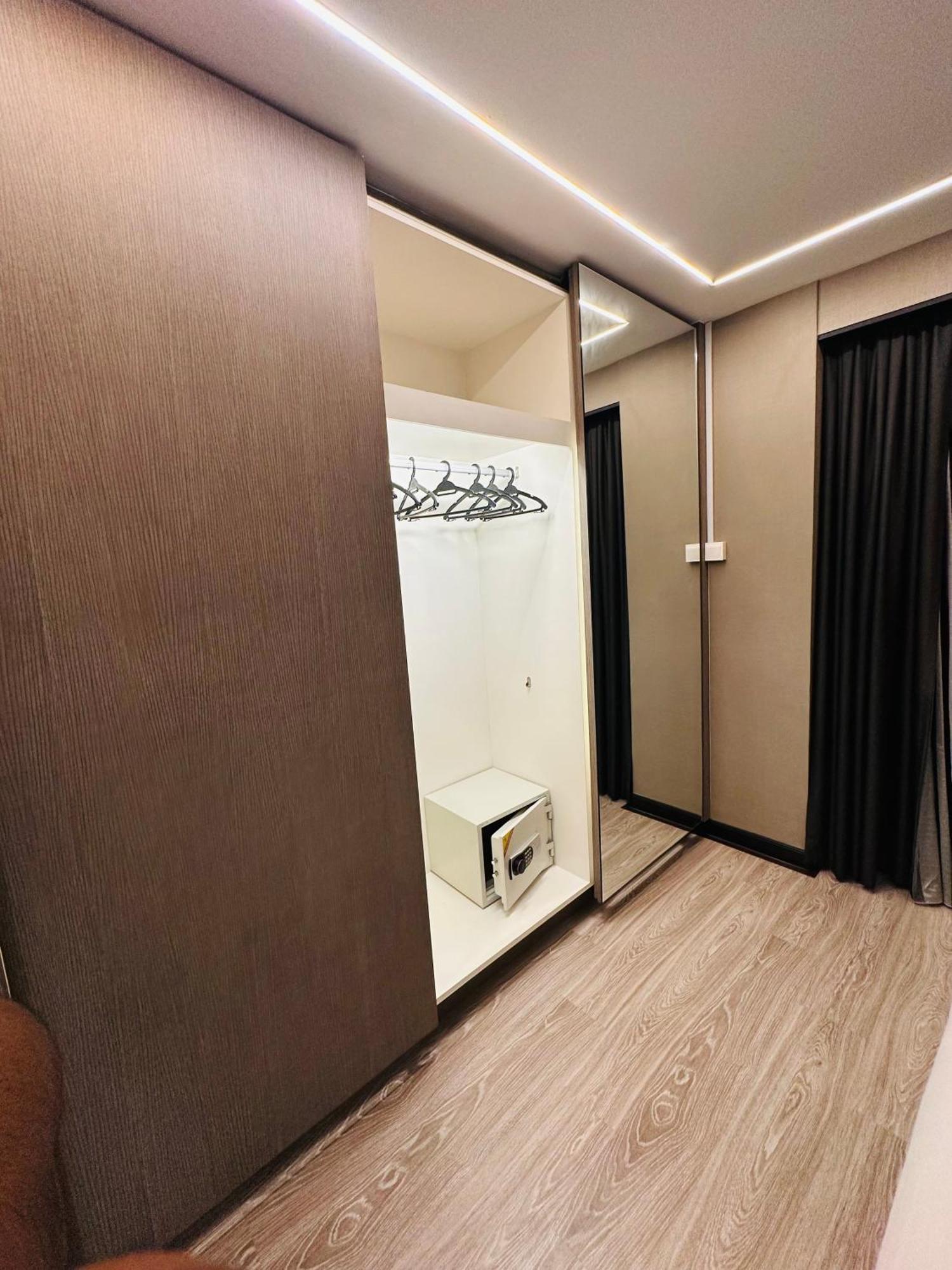 Aparthotel Taheeens At Berjaya Times Square