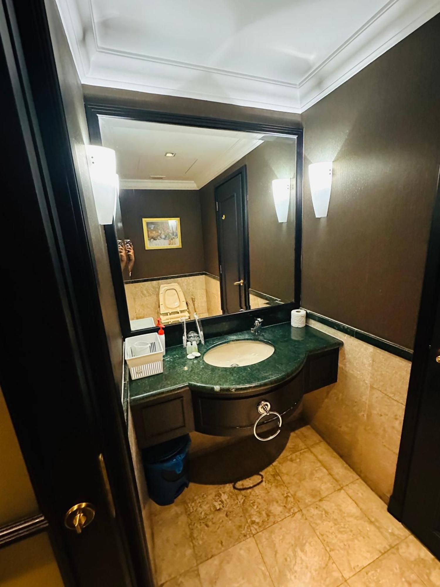 Aparthotel Taheeens At Berjaya Times Square Kuala Lumpur